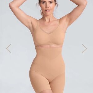 Honeylove SuperPower Short M size in Sand EUC